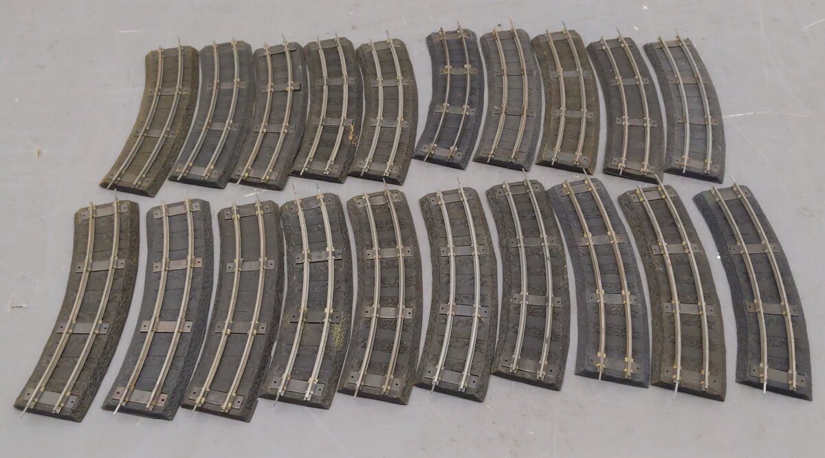 American Flyer 727 Vintage S Curved Rubber Roadbed Sections w/ Track (20) VG