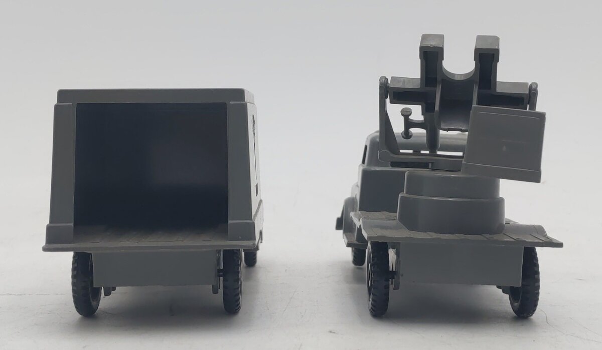 Pyro O Gauge Plastic USMC Ambulance & AA Truck VG