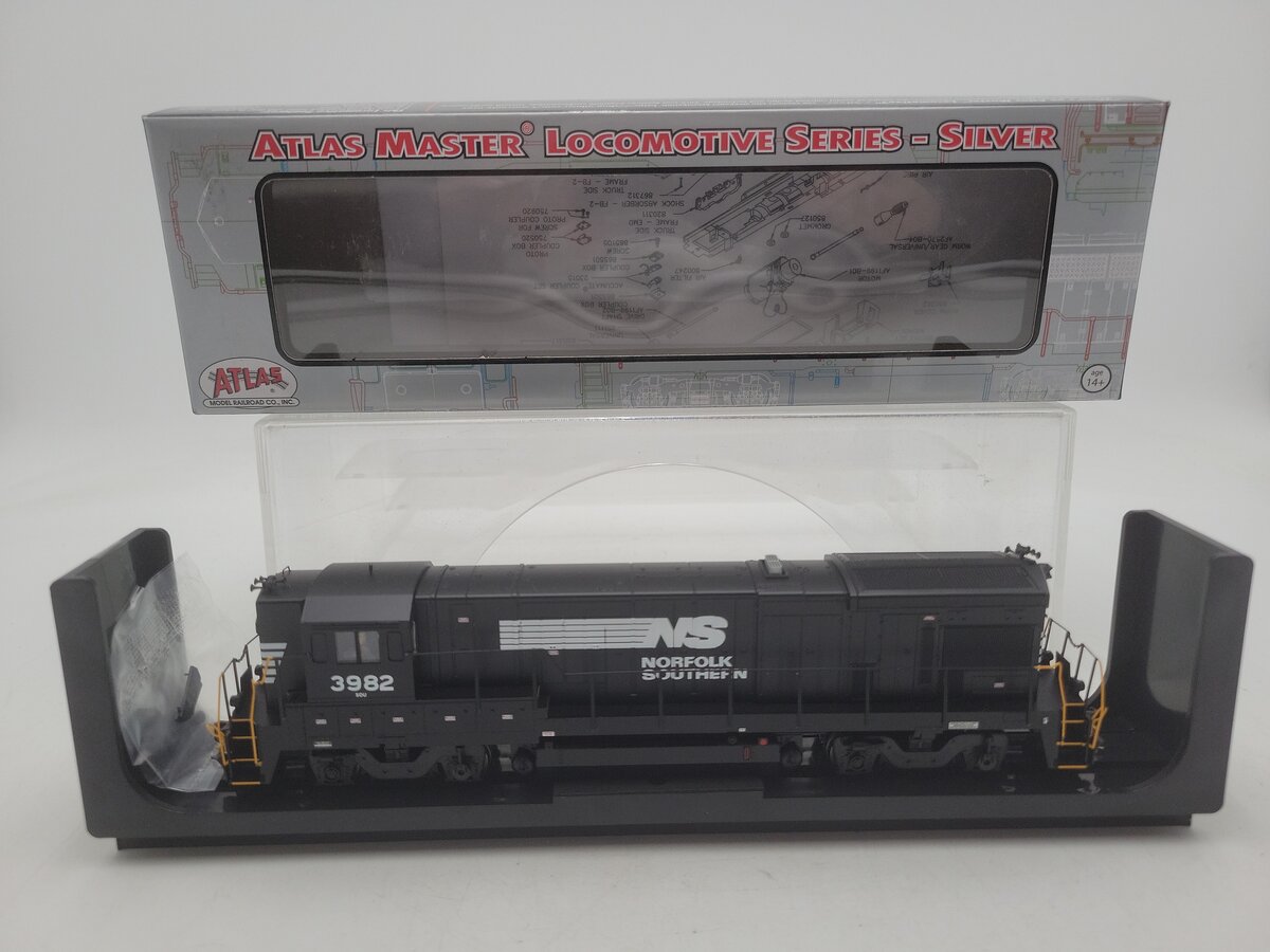 Atlas 10004700 HO Norfolk Southern Silver B23-7 Low Nose Diesel Locomotive #3982 NIB