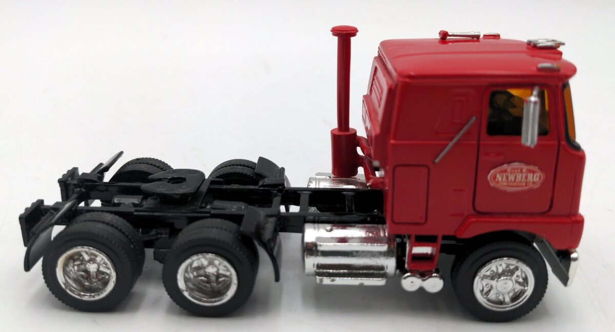 IXO Models TR 209 1:43 Scale Diecast 1976 Ford CL-9000 Tractor LN