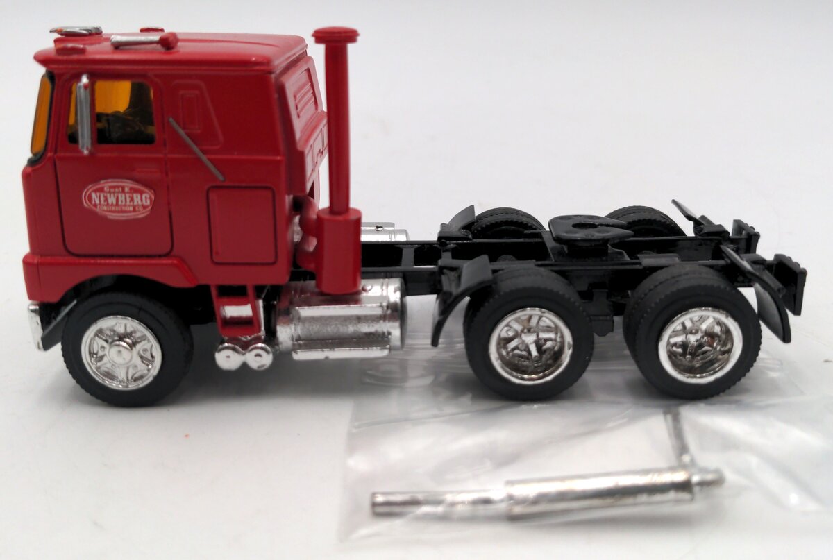 IXO Models TR 209 1:43 Scale Diecast 1976 Ford CL-9000 Tractor LN