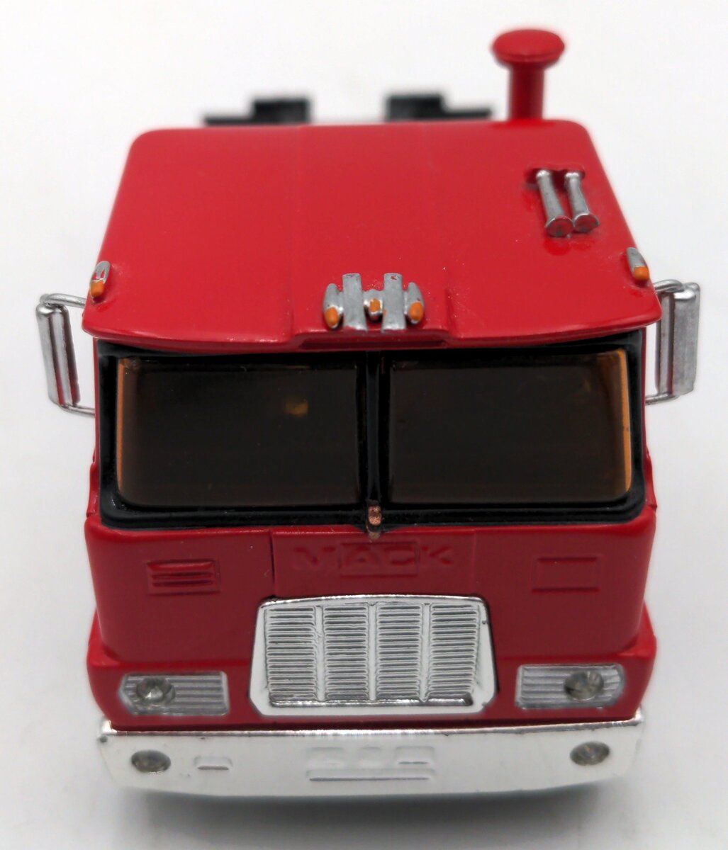 IXO Models TR 209 1:43 Scale Diecast 1976 Ford CL-9000 Tractor LN