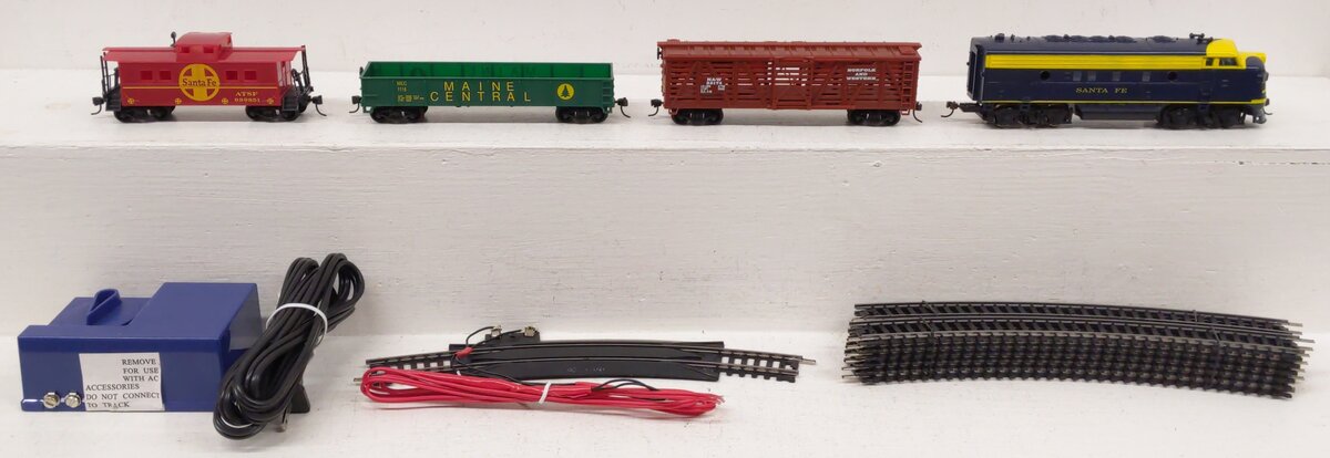 Life Like 433-8886 HO Scale Santa Fe Diesel Freight Train Set LN/Box