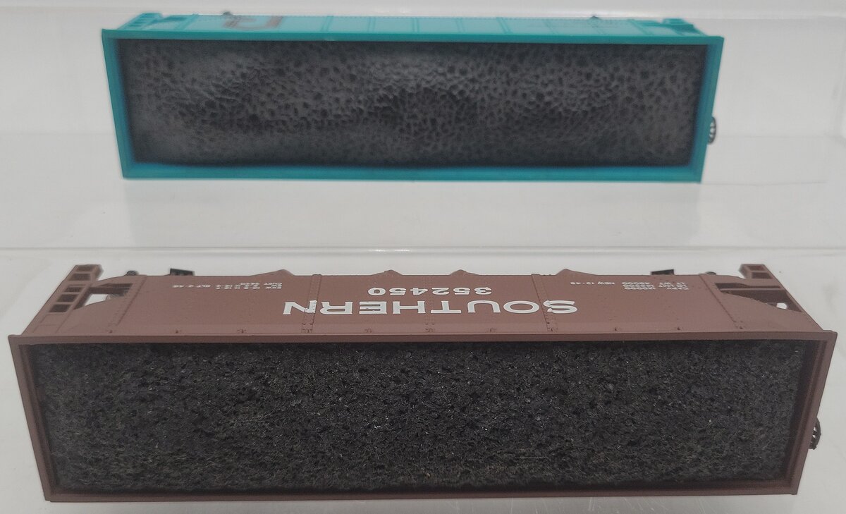 Athearn HO Scale Rock & Southern Hopper Cars #352450 & #133274 W/ Coal Loads [2] EX