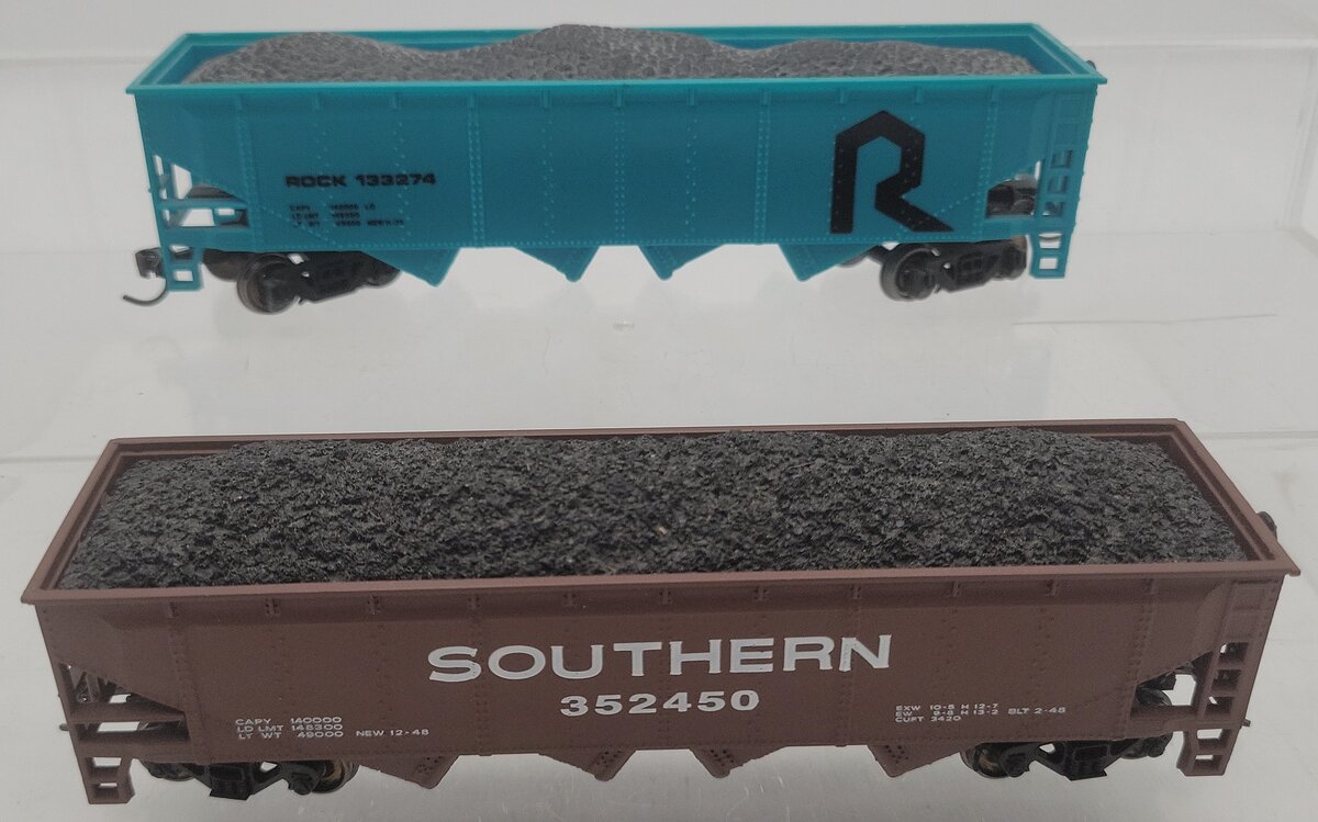 Athearn HO Scale Rock & Southern Hopper Cars #352450 & #133274 W/ Coal Loads [2] EX