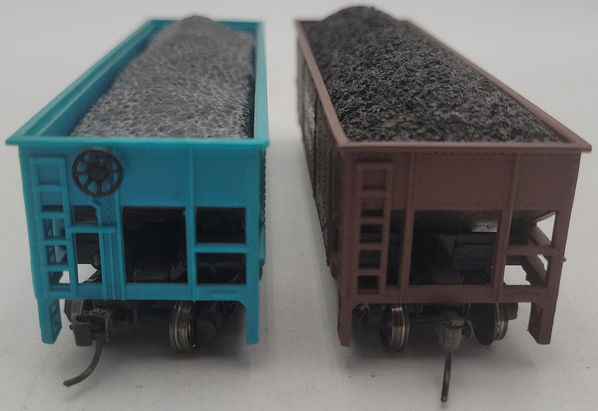 Athearn HO Scale Rock & Southern Hopper Cars #352450 & #133274 W/ Coal Loads [2] EX