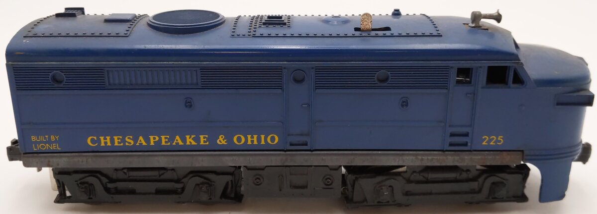 Lionel 225 Vintage O Chesapeake & Ohio A Unit Powered Diesel Locomotive VG