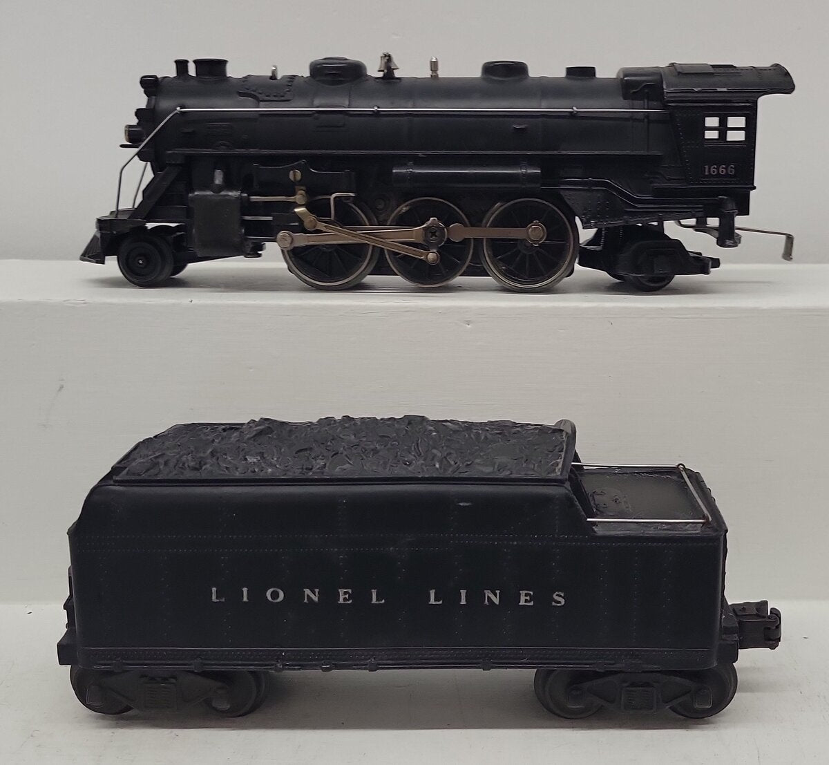 Lionel 1666 Vintage O 2-6-2 Diecast Steam Locomotive & 2466WX Tender VG