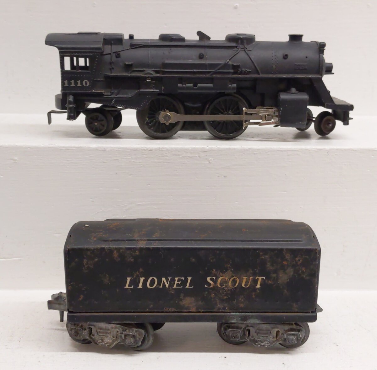 Lionel 1110 Vintage O 2-4-2 Postwar Steam Locomotive & Tender VG
