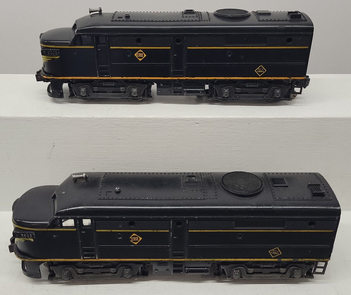 Lionel 2032 Vintage O Gauge Erie Alco AA Diesel Locomotive Set VG