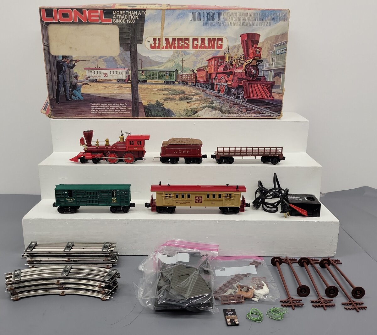 Lionel 6-1053 O Gauge James Gang 4-4-0 Steam Locomotive Set VG/Box