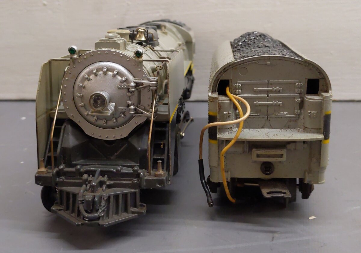 Lionel 6-8002 O Union Pacific Berkshire 2-8-4 Steam Locomotive & Tender #8002 VG/Box