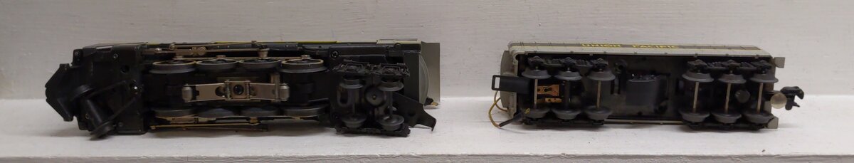 Lionel 6-8002 O Union Pacific Berkshire 2-8-4 Steam Locomotive & Tender #8002 VG/Box