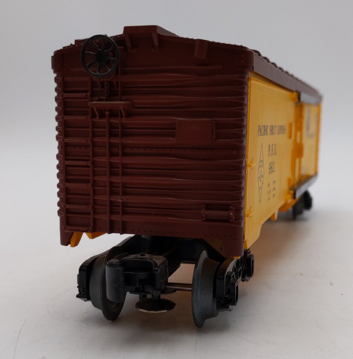 Lionel 6-9811 O Gauge SP/UP FARR Pacific Fruit Express Reefer Car #9811 LN/Box