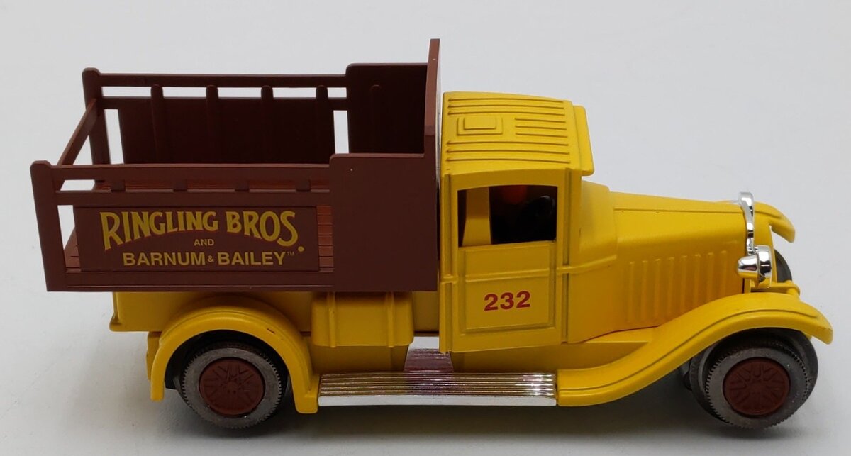 Lionel 6-21658 O Ringling Bros. SuperStreets Vintage Truck #232 LN/Box