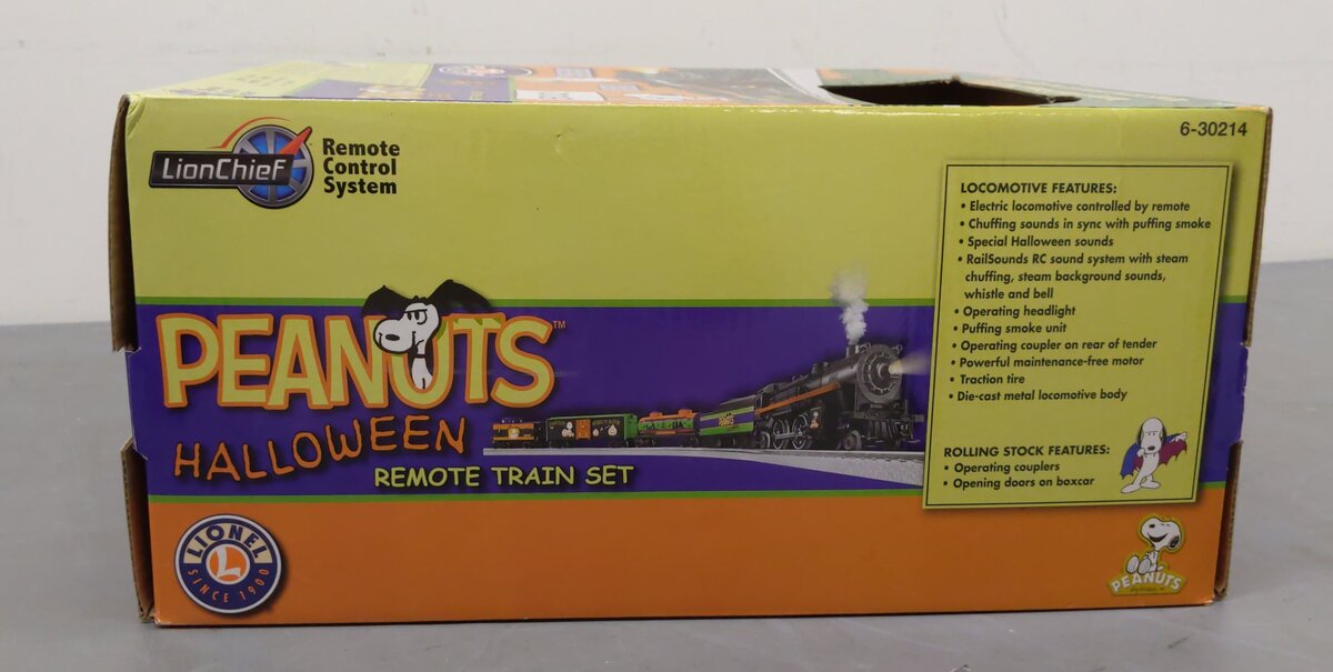 Lionel 6-30214 Peanuts Halloween LionChief O Gauge Steam Freight Train Set EX/Box
