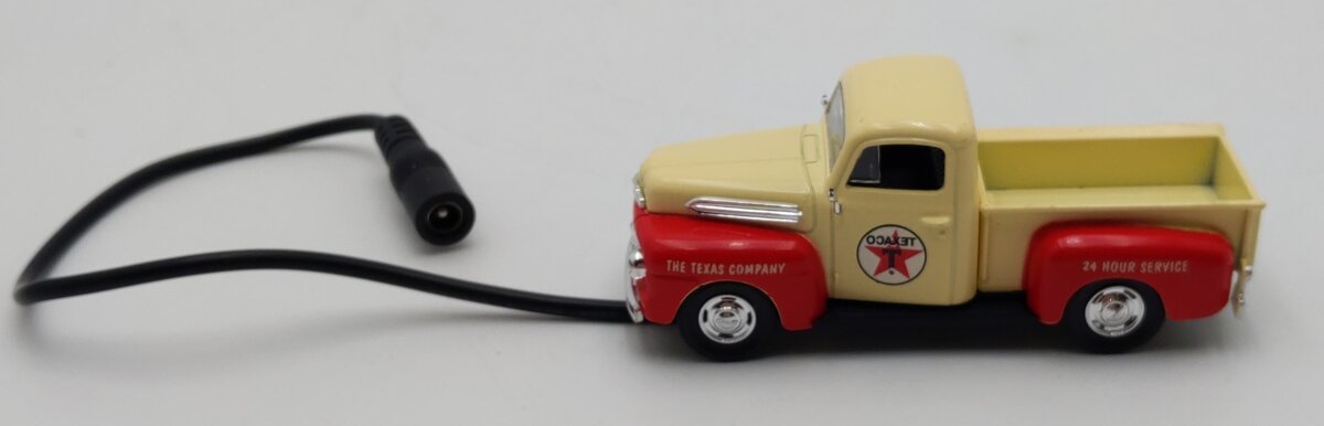 Menards 279-6297 O Gauge Lighted 1951 Ford Pickup w/Texaco Livery LN