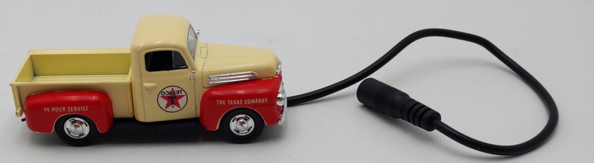 Menards 279-6297 O Gauge Lighted 1951 Ford Pickup w/Texaco Livery LN