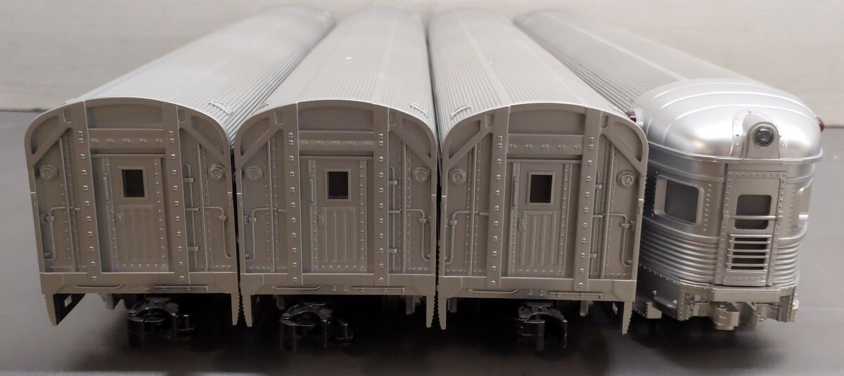 Williams 43154 CB&Q 72 Ft. Streamline Passenger Car (Pack of 4) EX/Box