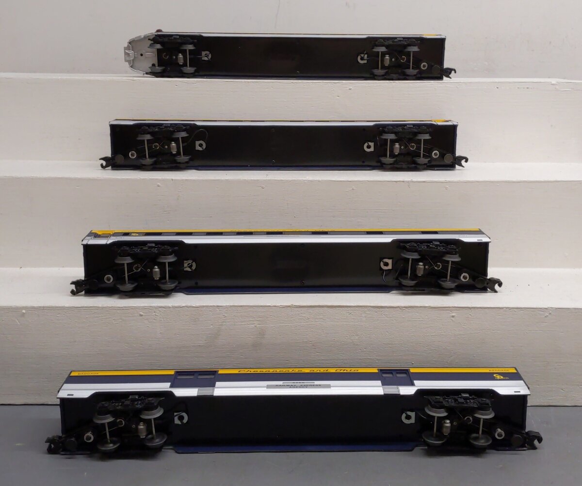 Williams 43155 O Gauge C&O 72 Ft. Streamline Passenger Cars (Set of 4) LN/Box