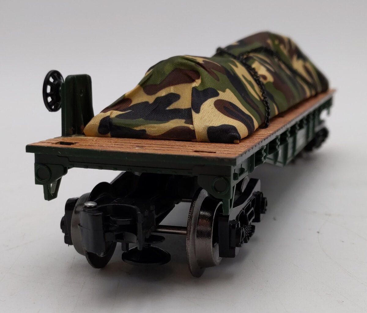 Menards 279-3478 O US Army Flat Car w/Tarped Load #22975 LN