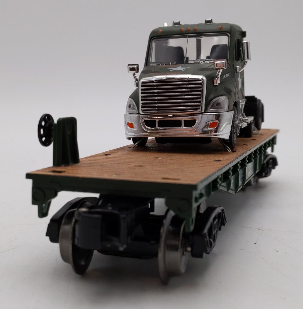 Menards Gold Line O Gauge Army Flatcar w/ Army Semi Tractor No.279-3966 LN
