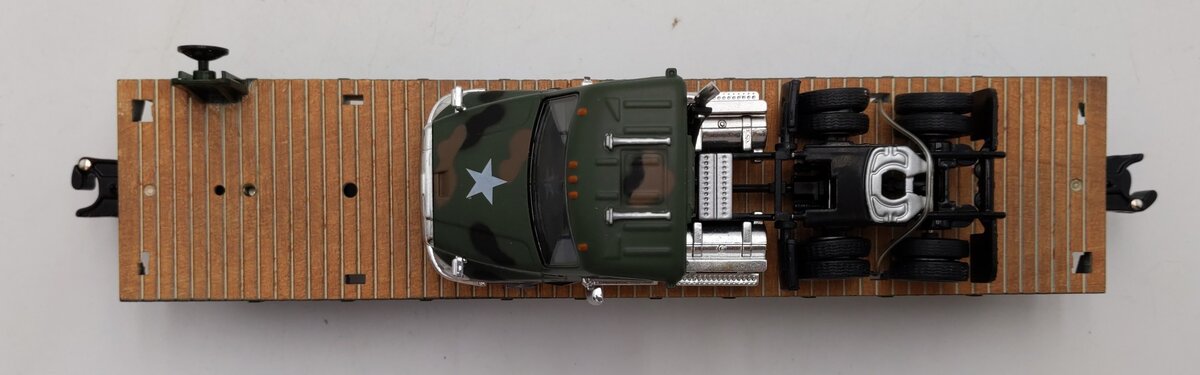 Menards Gold Line O Gauge Army Flatcar w/ Army Semi Tractor No.279-3966 LN