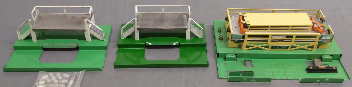 Lionel O Gauge Vintage Accessories; 3462P x 2, 3472, x 2, 3656, [5] VG/Box