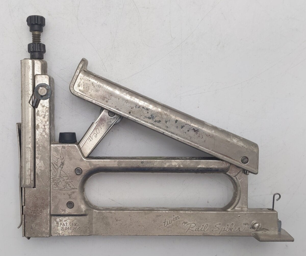 Kadee Twin Rail Spiker Tool w/ Code 70 & Code 100 Spikes VG
