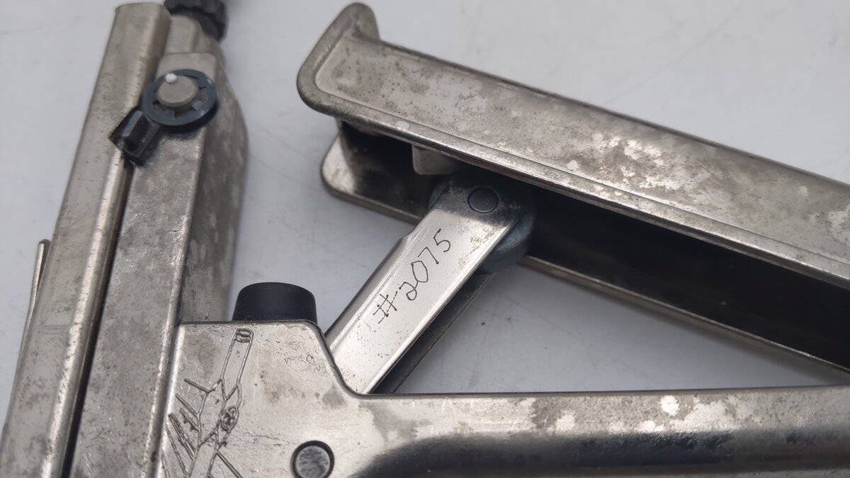 Kadee Twin Rail Spiker Tool w/ Code 70 & Code 100 Spikes VG