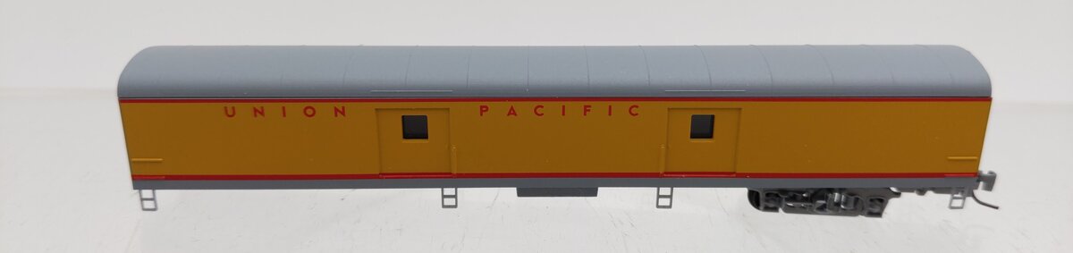 MicroTrains 55300010 Z Scale Union Pacific Smoothside Baggage Car VG/Box