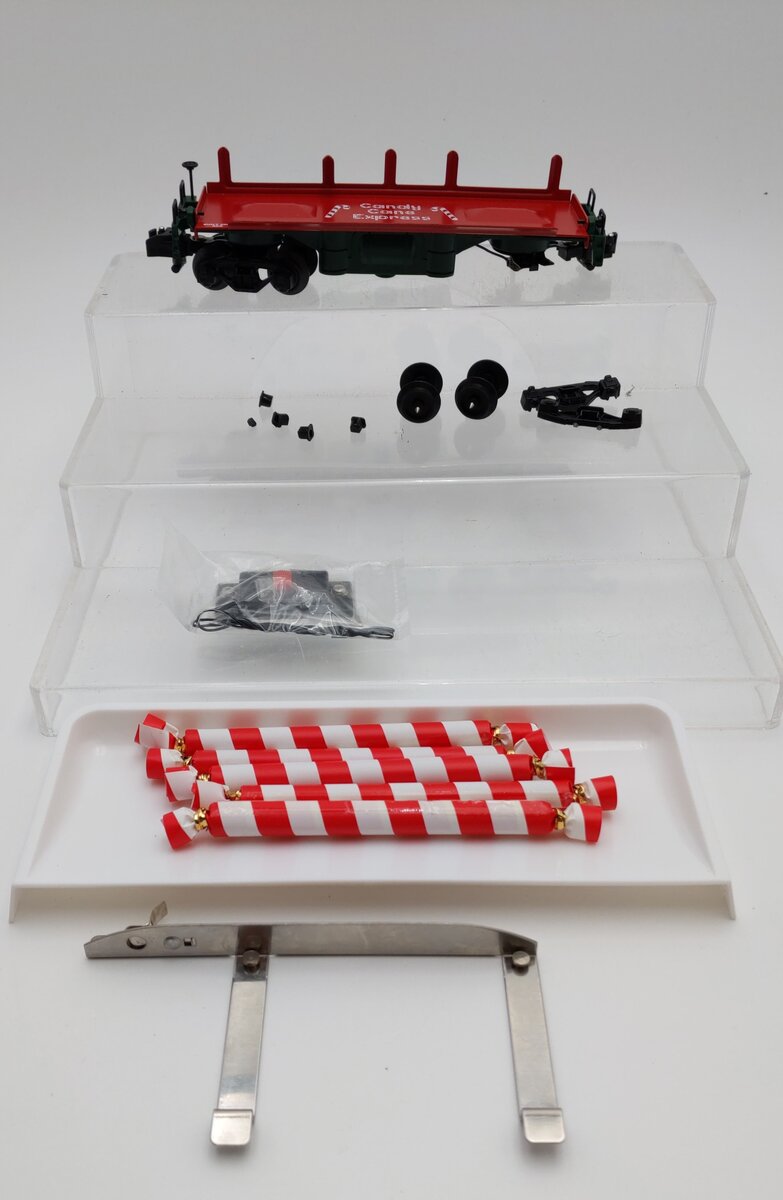 American Flyer 6-49028 S Gauge Candy Cane Operating Dump Car/Box