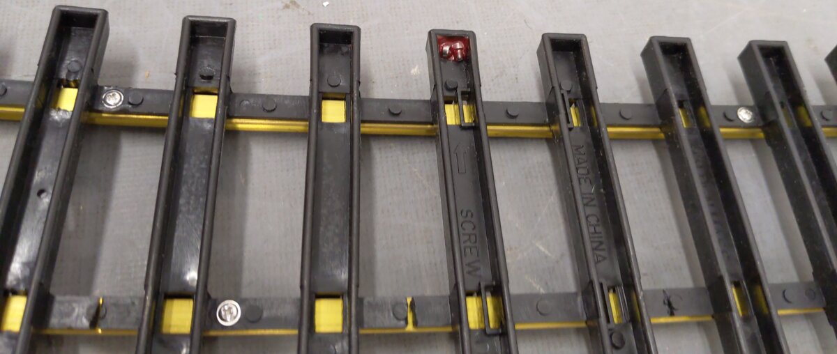 USA Trains and Other Assorted Curved & Straight Track Sections [9] EX