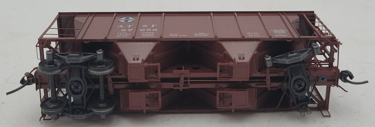 Kadee 8613 HO Atchison, Topeka & Santa Fe PS-2 2-Bay Covered Hopper #87250  VG/Box