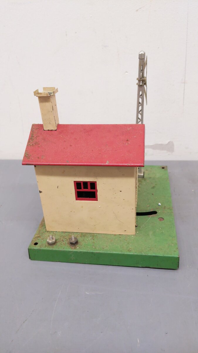 Lionel Vintage O Signs, Crossings, & Gateman: 152, 68, 58, 69, 45 [9] VG