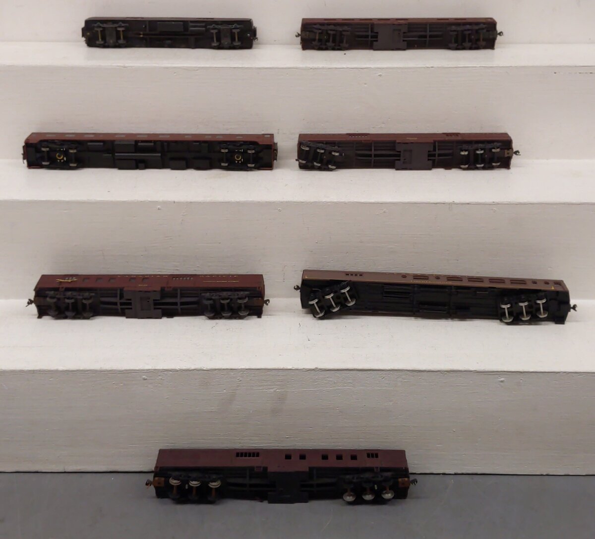 Assorted HO Scale Passenger and Freight Cars [7] VG
