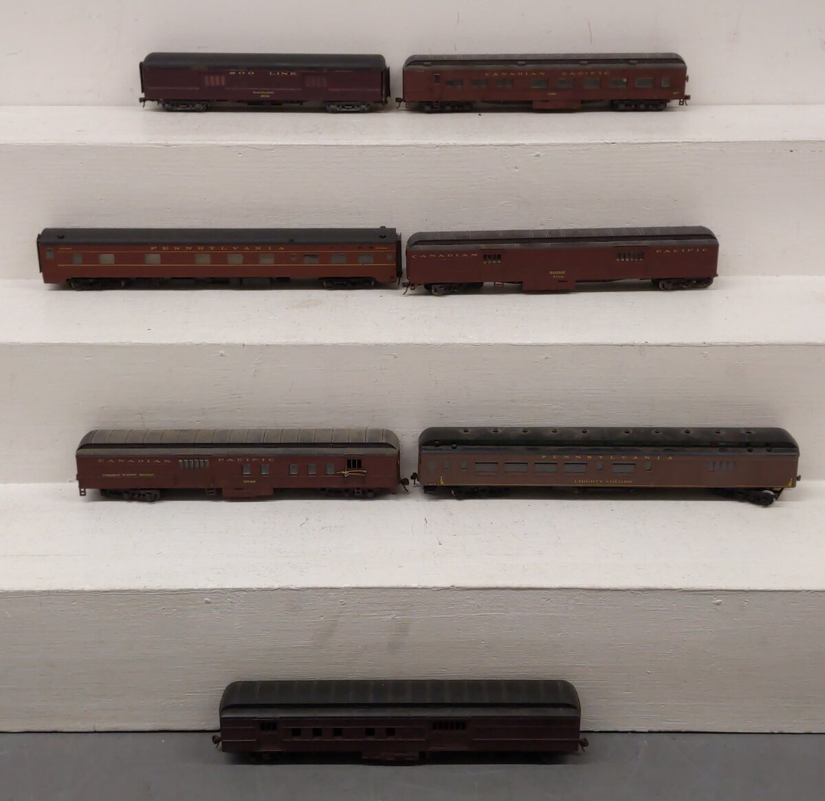 Assorted HO Scale Passenger and Freight Cars [7] VG