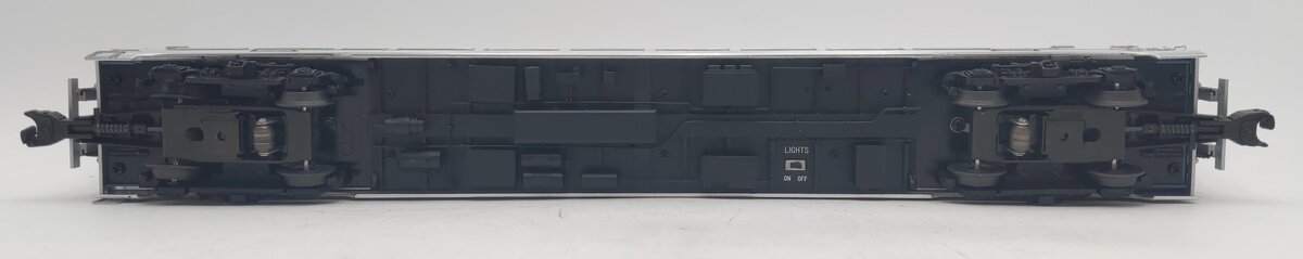 Lionel O-Gauge Pennsylvania 85' Coach with Lighted Interior #1572 EX