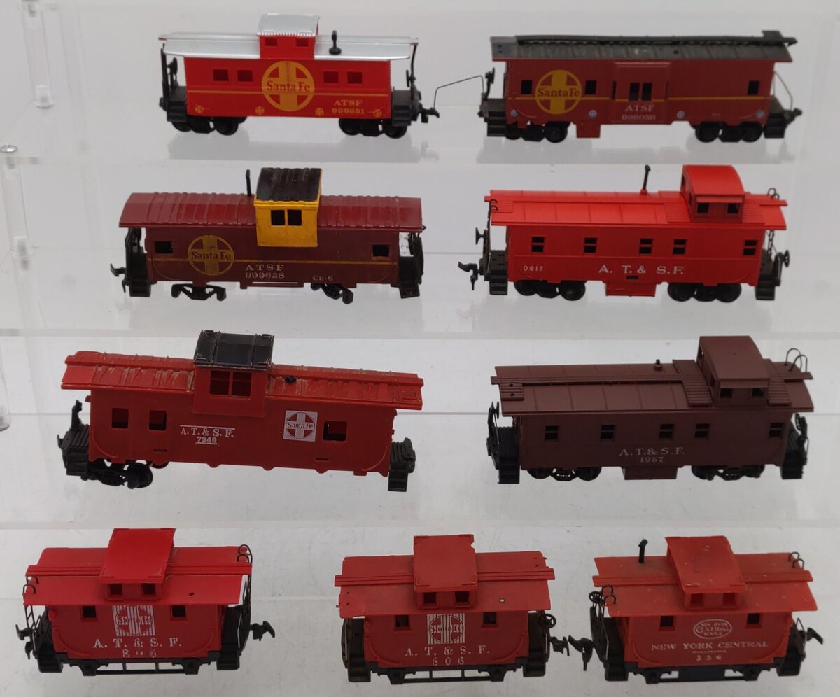 HO Scale Assorted Freight Cars [9]