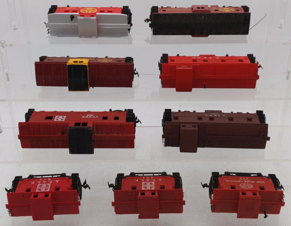 HO Scale Assorted Freight Cars [9]