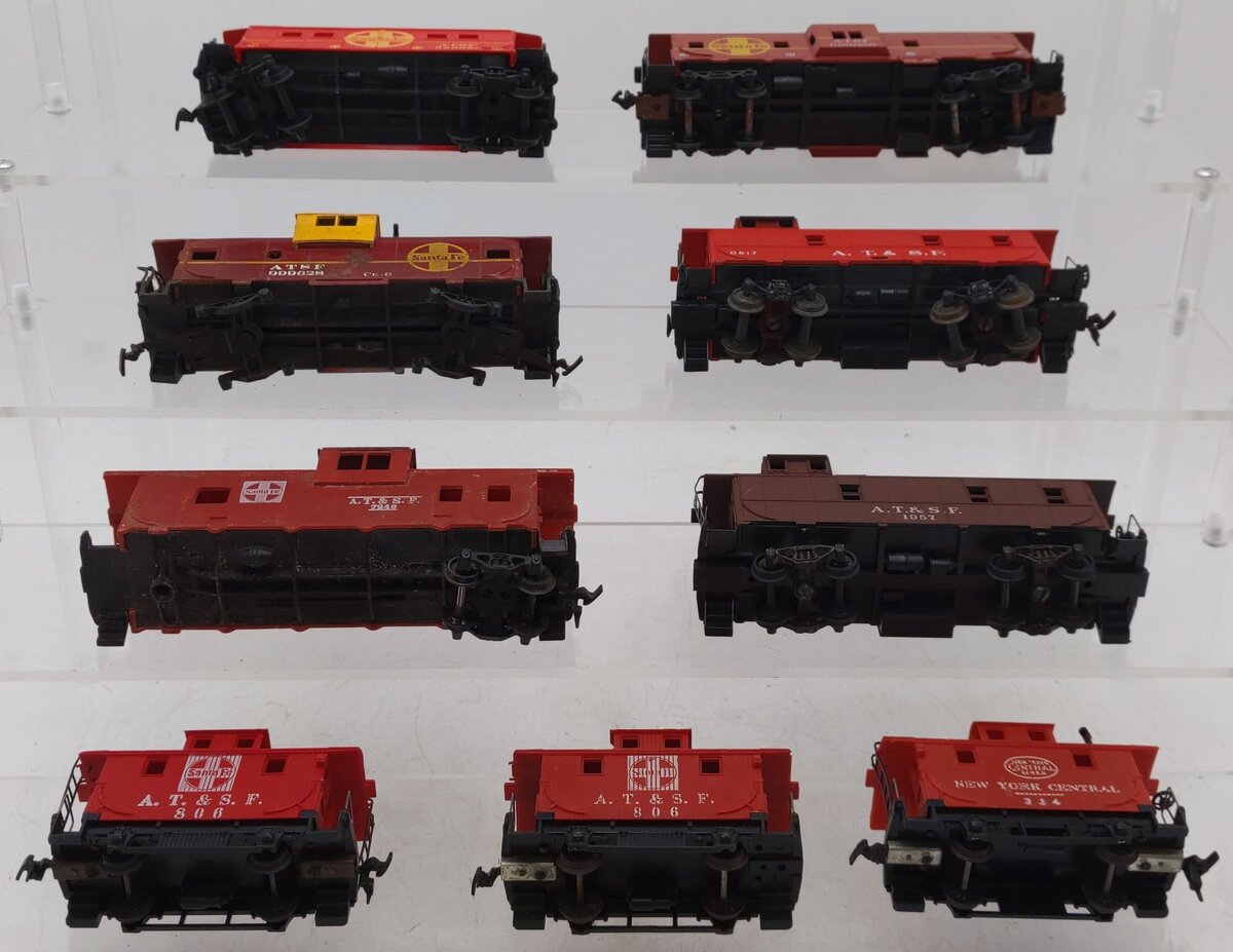 HO Scale Assorted Freight Cars [9]