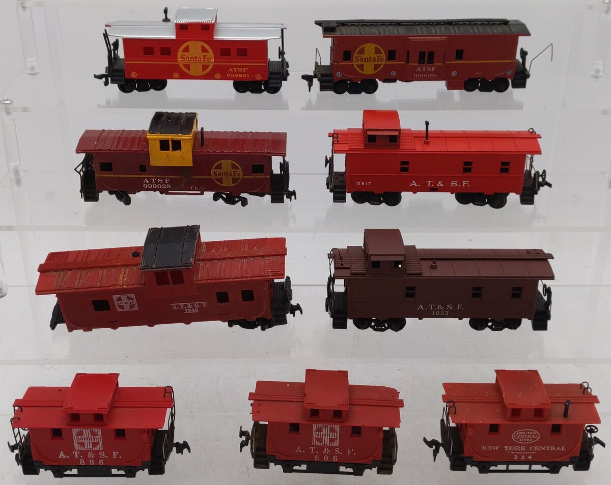 HO Scale Assorted Freight Cars [9]