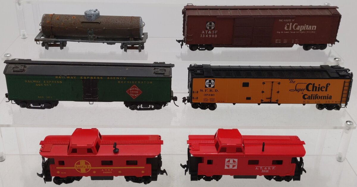 HO Scale Assorted Freight Cars [6]