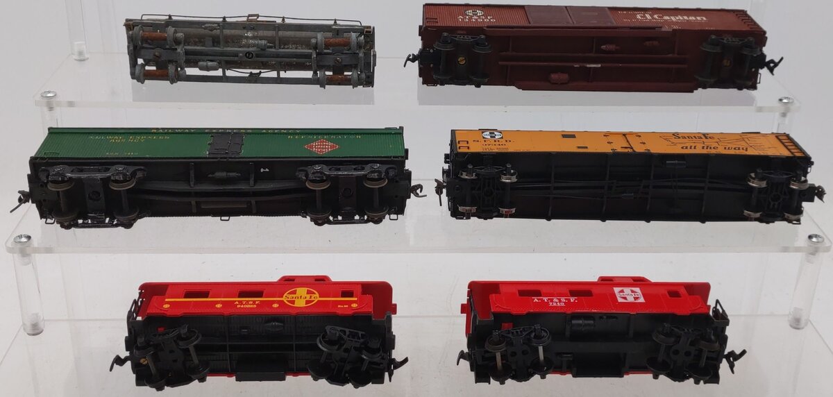 HO Scale Assorted Freight Cars [6]
