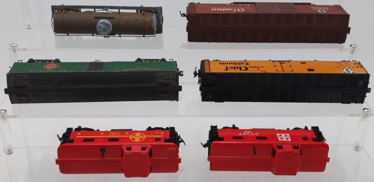 HO Scale Assorted Freight Cars [6]