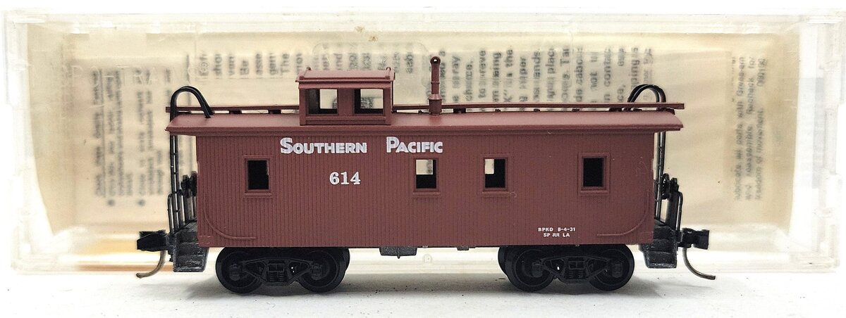 Micro-Trains 05100150 N Southern Pacific 34' Wood Sheathed Caboose #614 LN/Box