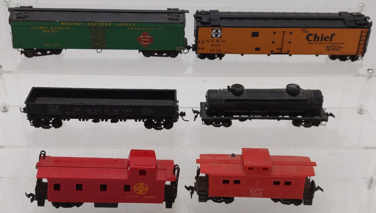 HO Scale Assorted Freight Cars [6]