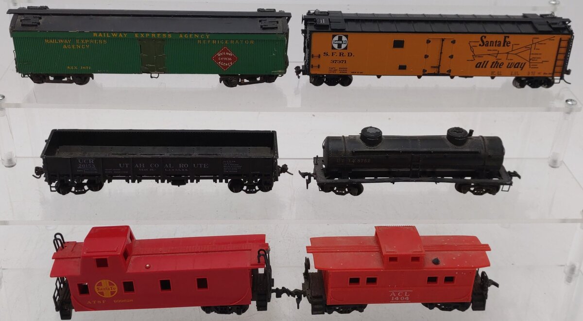 HO Scale Assorted Freight Cars [6]