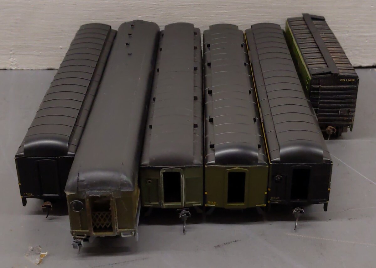 Assorted HO Scale Passenger and Freight Cars [6] VG