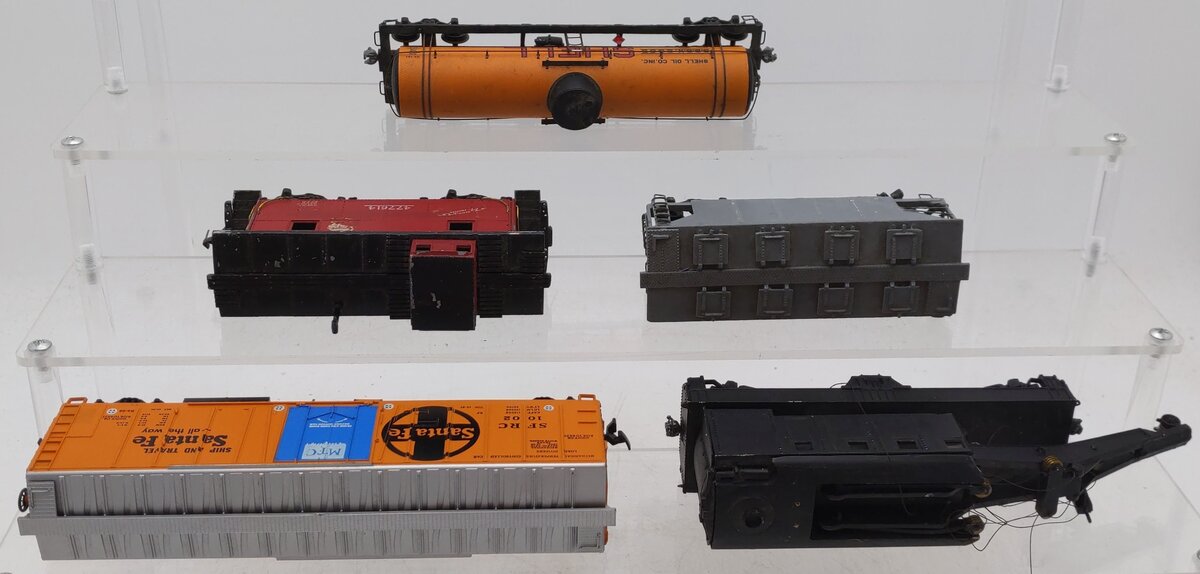 HO Scale Assorted Freight Cars [5]